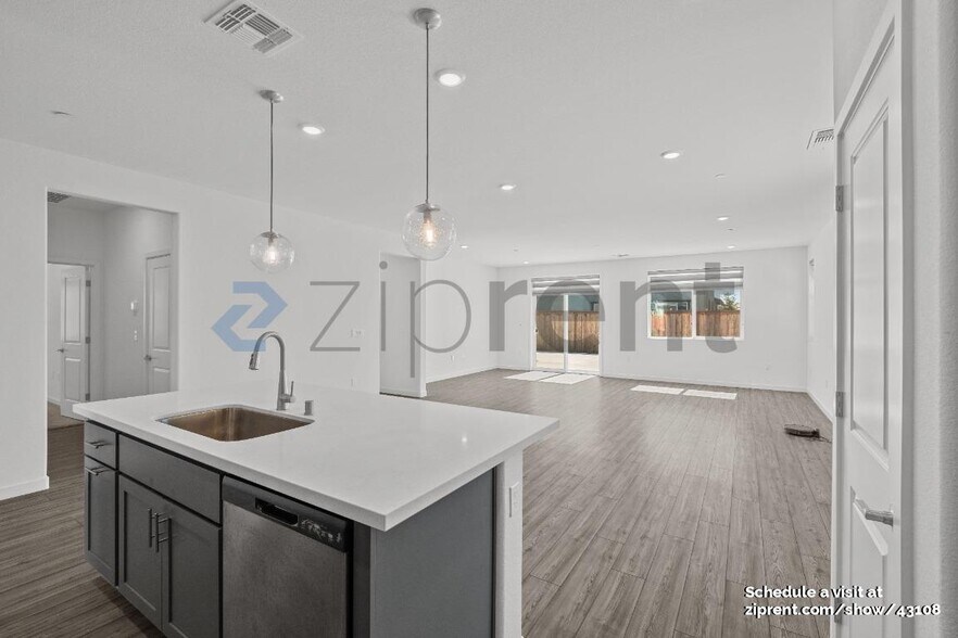 Building Photo - 1074 Osprey Dr