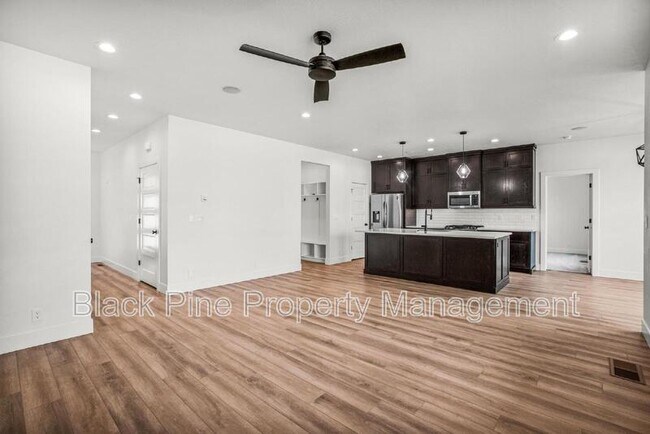 Building Photo - 2167 Klemmer Ave N