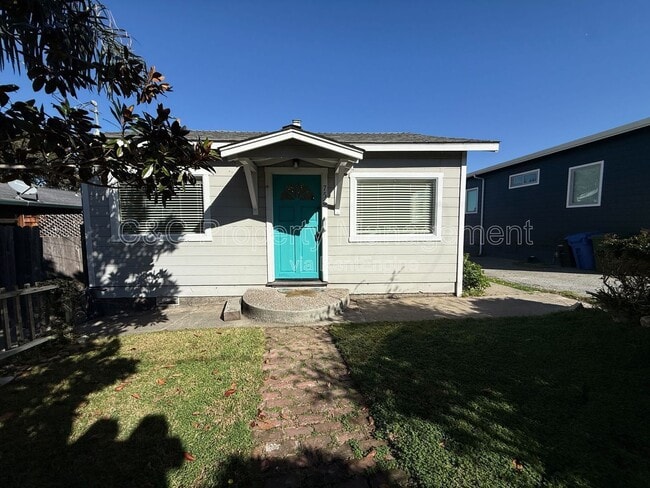 Building Photo - 758 Lily St