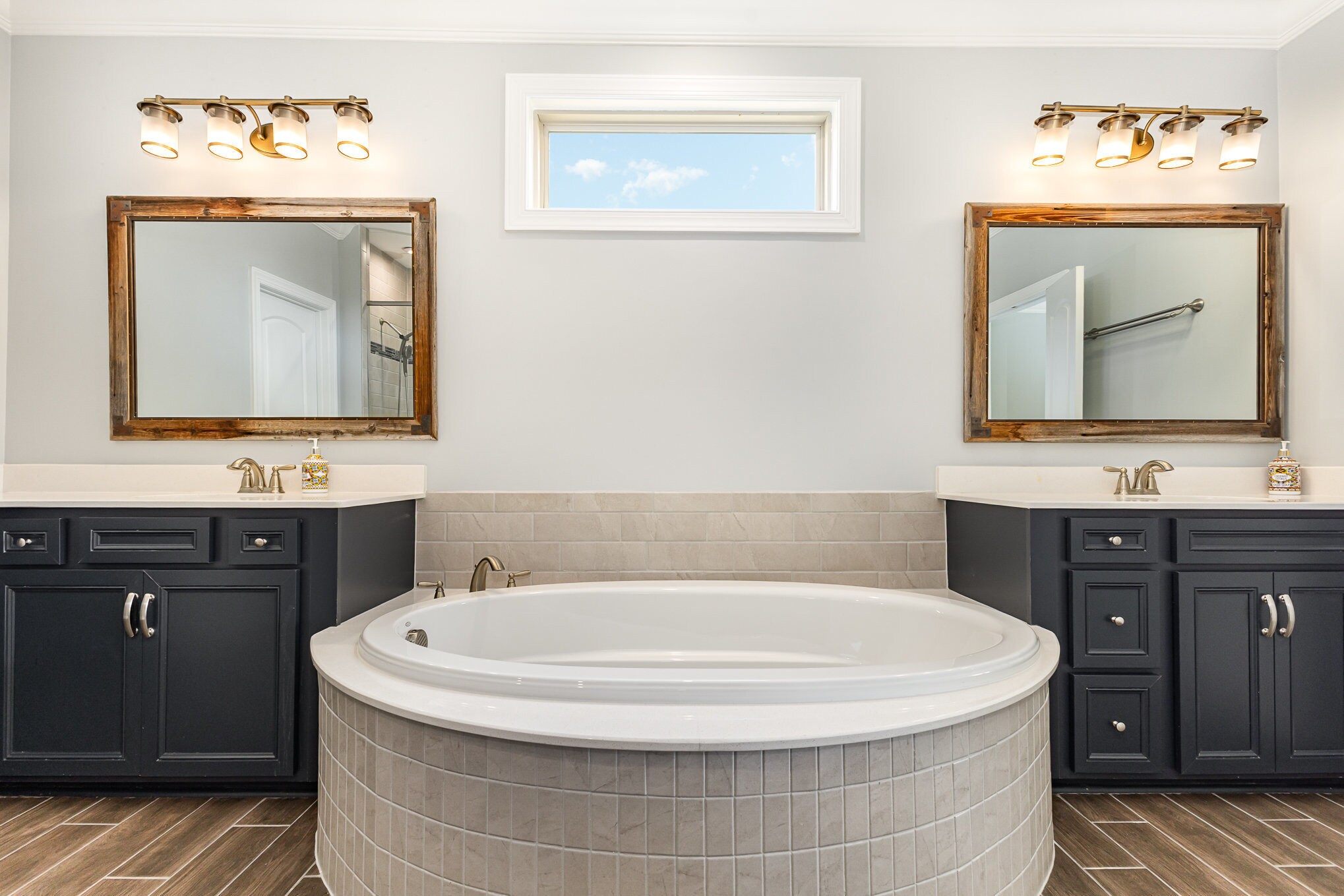 Building Photo - 6225 Majesty Ct