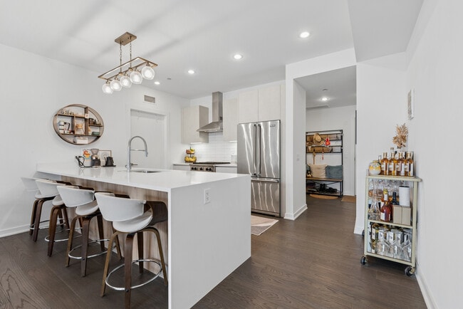 Building Photo - 1648 W Division St