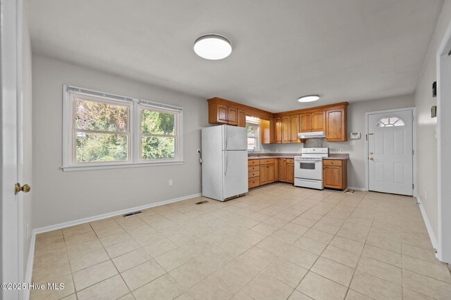 Building Photo - 2503 Country Club Rd