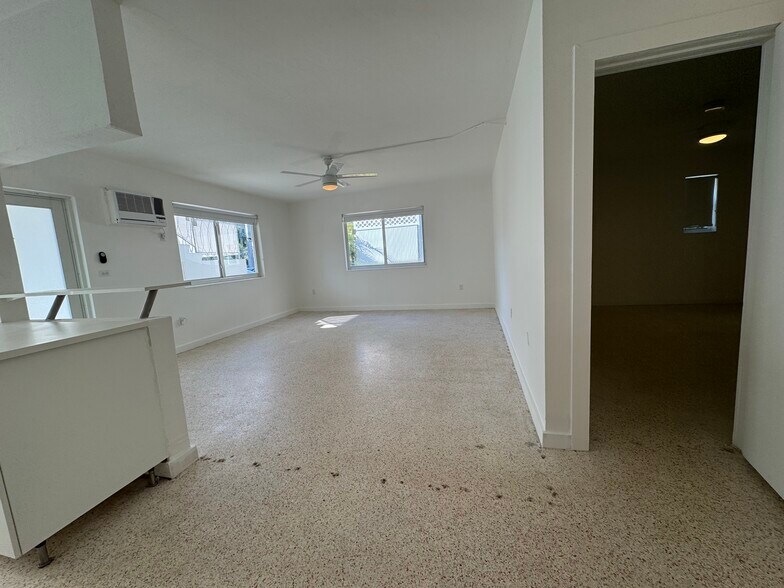 Building Photo - 1365 NE 105th St