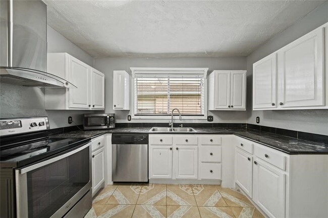 Building Photo - 10431 Odessa Dr