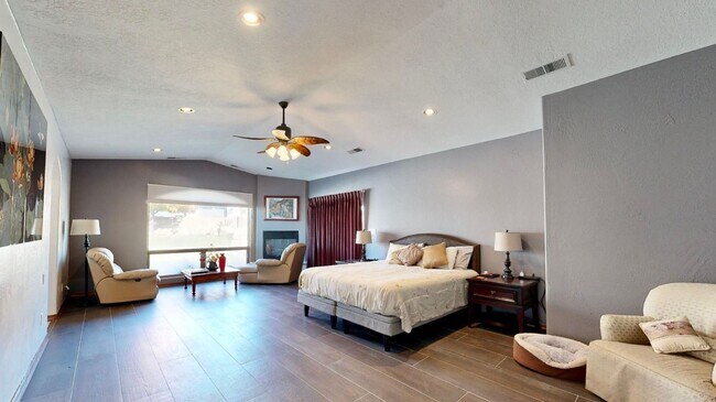Building Photo - Move in Special Luxury 4 bedroom 4.5 bathr...