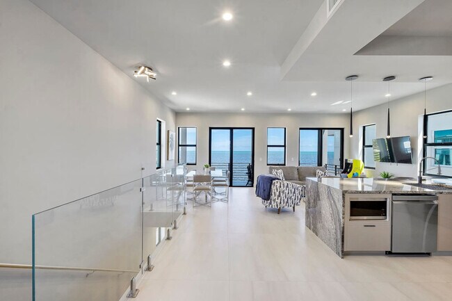 Building Photo - 99 Seaside Ave