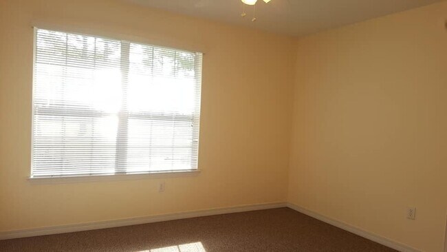 Building Photo - 3-Bed 2-Bath Brick Home located in the Heart of Foley