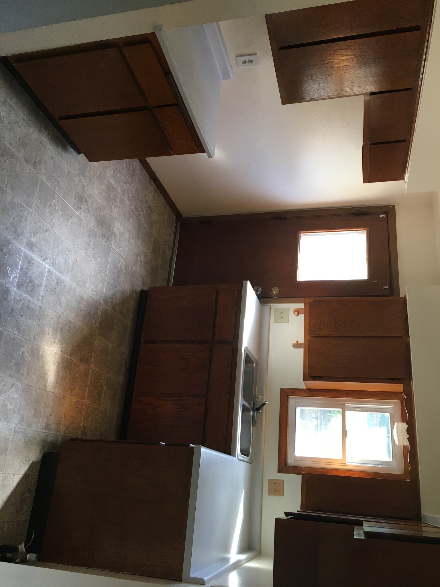 Building Photo - 1422 Willow Ln