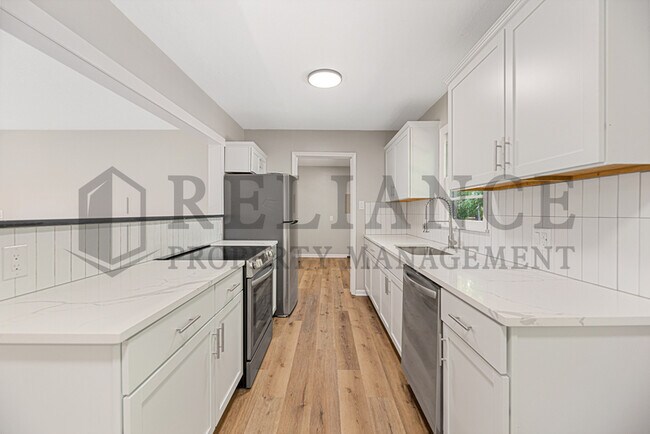 Building Photo - 2126 S Vine St