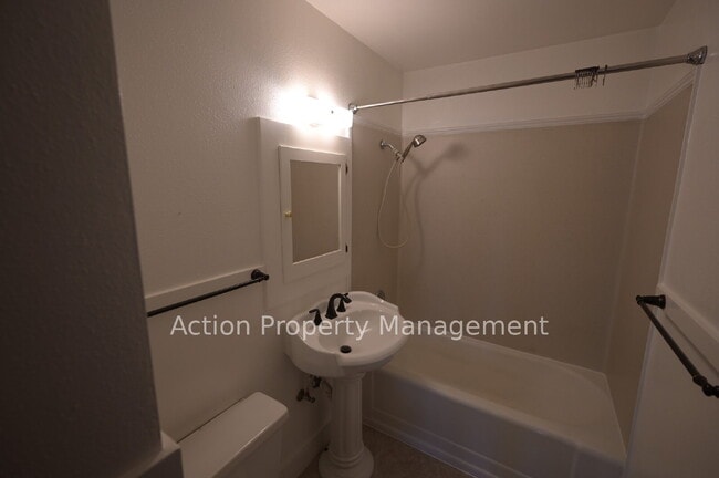 Building Photo - 2 bed, office, 2 bath, 1 car garage, in Sequim