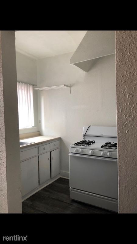 Primary Photo - 688 Shatto Pl