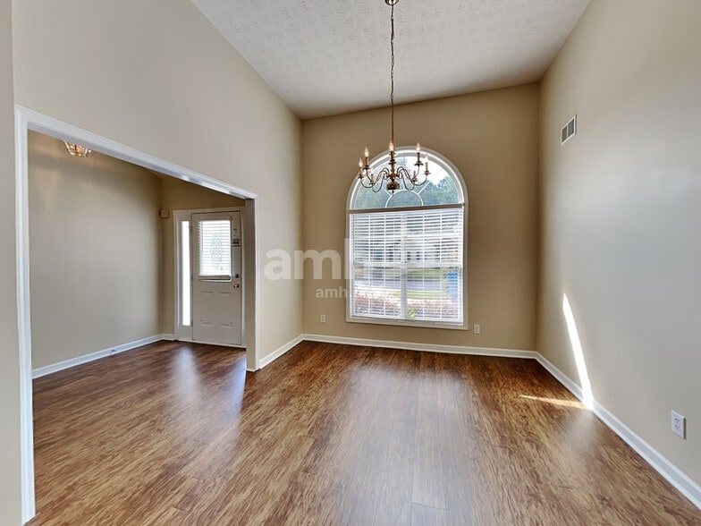 Building Photo - 2103 Yarbrough Way