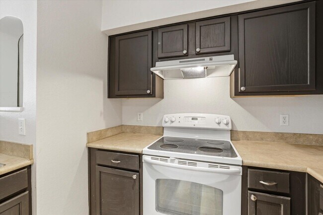 Building Photo - 2801 Chancellorsville Dr