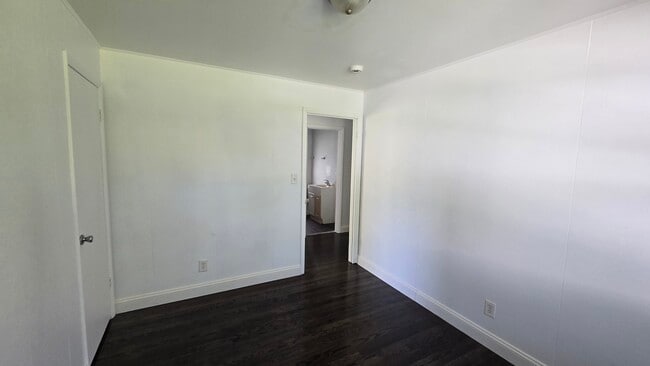 Building Photo - 15450 Maple St