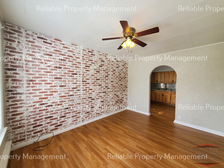 Building Photo - 1499 Mound Ave