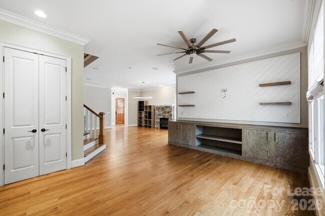 Building Photo - 520 Iverson Way