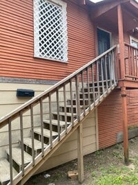 Building Photo - 256 E 75th St