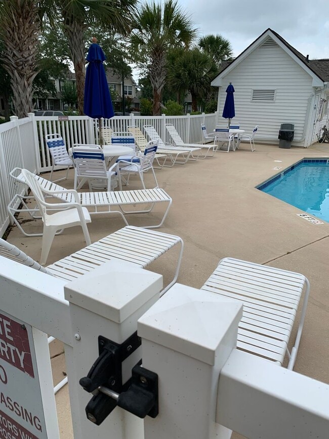 Building Photo - 3-Bedroon, 2.5-Bath Townhouse
