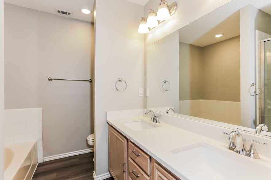 Building Photo - 2823 St Martin Dr