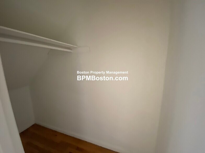 Building Photo - 167 Delhi St