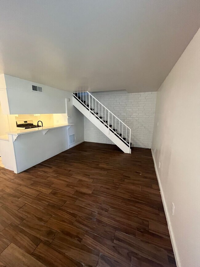 Building Photo - Spacious 2 Bedroom Condo/ Nicely Renovated in Azusa