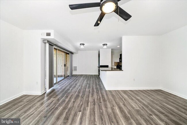 Building Photo - 12202 Braxfield Ct