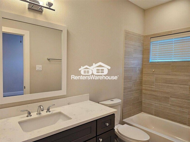 Building Photo - 2621 Hutchins St