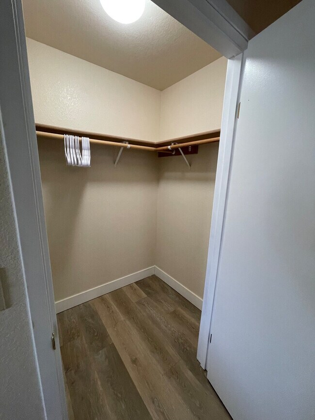 Building Photo - 604 N Columbia Center Blvd