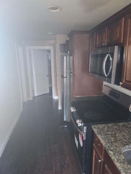 Building Photo - 1017 E Wells Ave