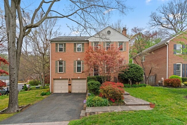 Building Photo - 4 Bed 4.5 Bath - Bethesda  Single Family Colonial - 2 Car Garage