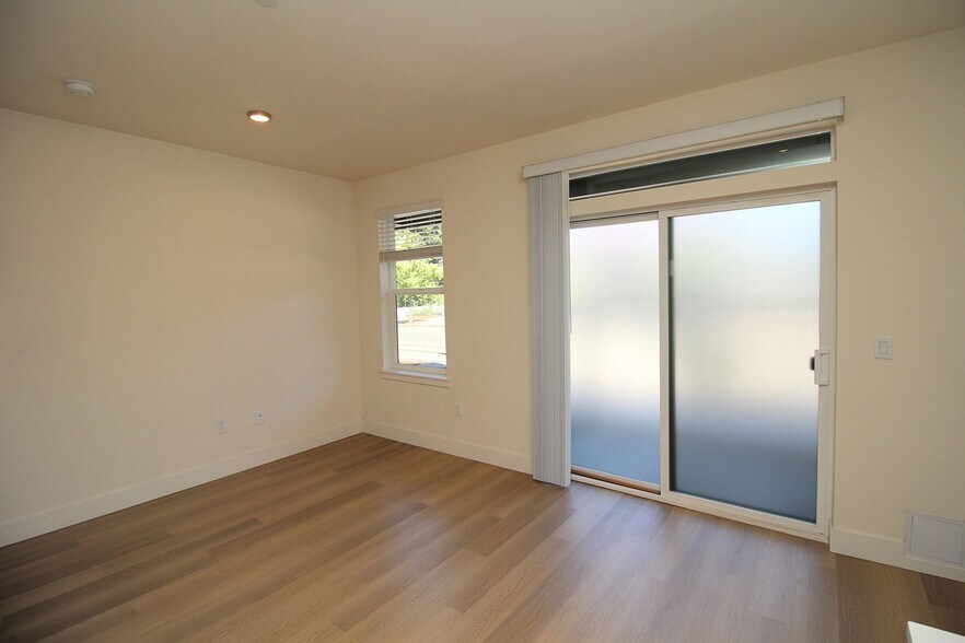 Building Photo - 8417 SW 24th Ave