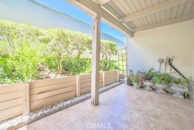 Building Photo - 23732 Hillhurst Dr