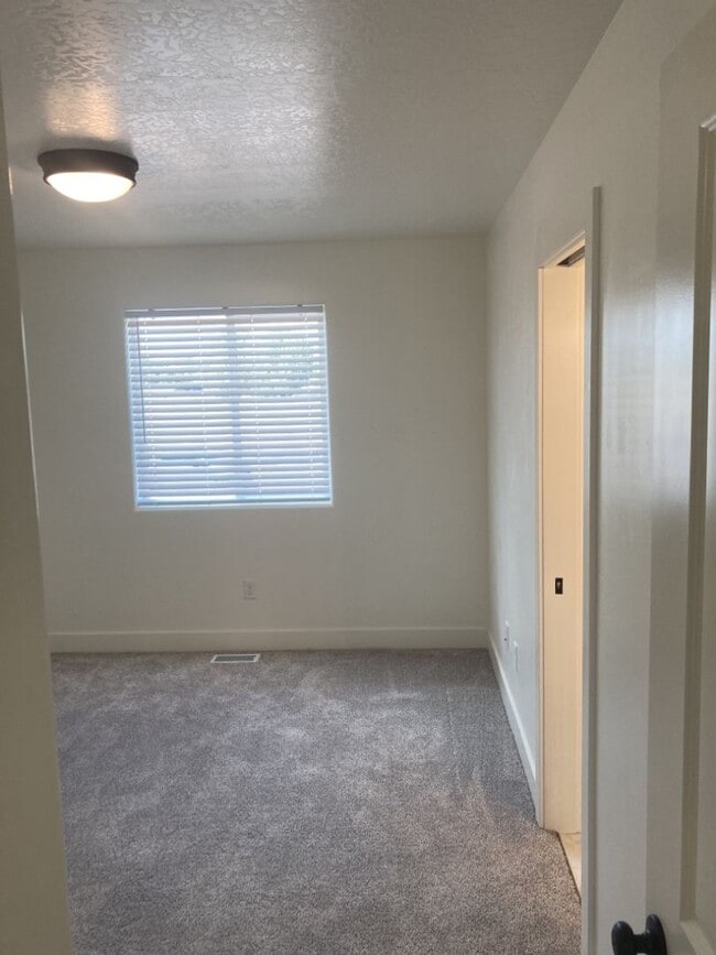 Building Photo - 3 Bed - 2.5 Bath, Newer Construction Large Condo - 2 Car Garage