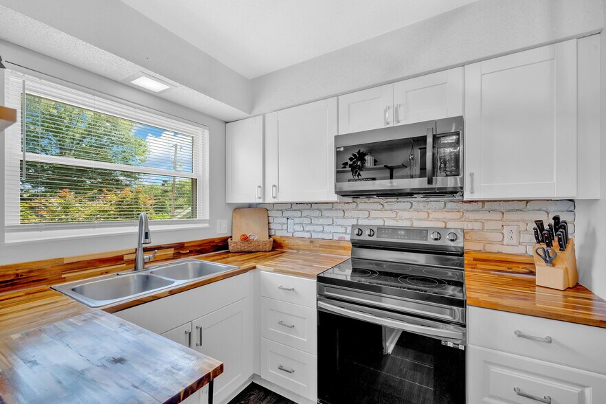 Building Photo - 7540 Chatham Cir