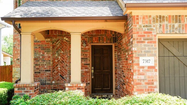 Primary Photo - 7317 Brecourt Manor Way