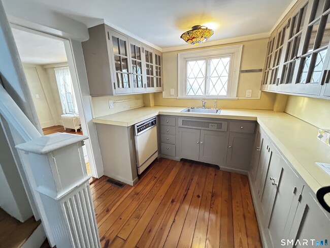 Building Photo - 157 Main St