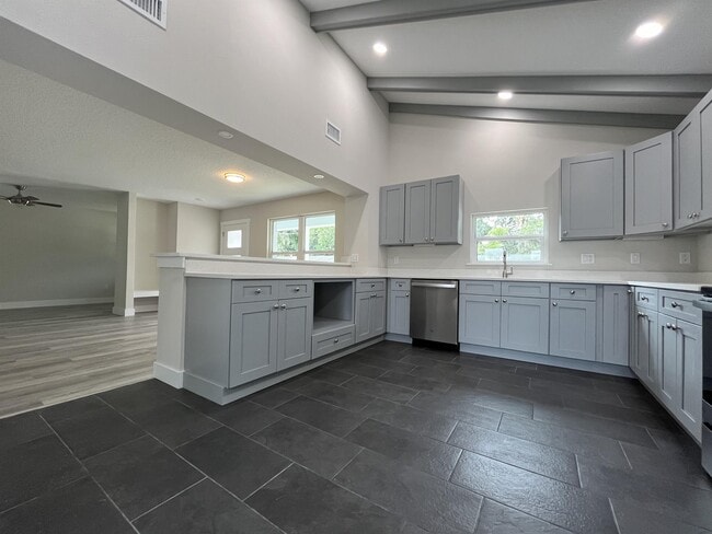 Building Photo - 119 Dixwood Ave