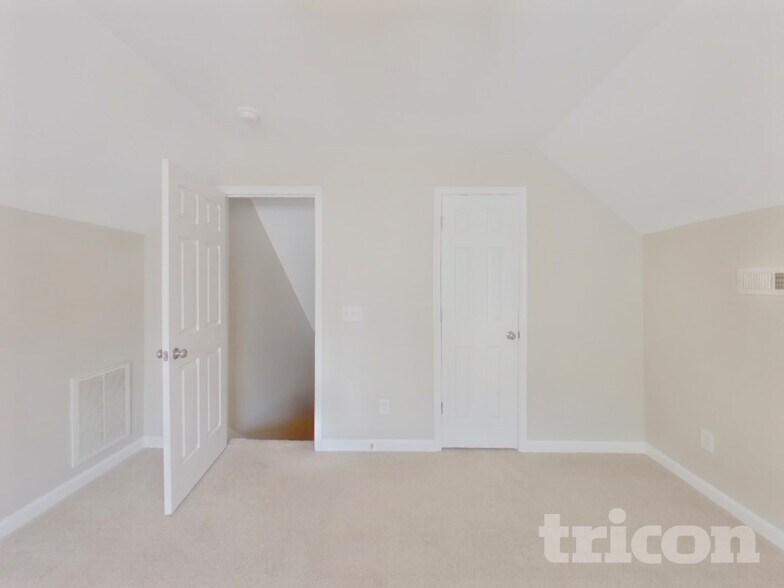 Building Photo - 633 Thornbird Cir
