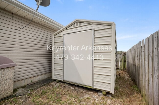 Building Photo - Great 3 Beds + 2 Baths Home with Solar Panels! Large Covered Patio!