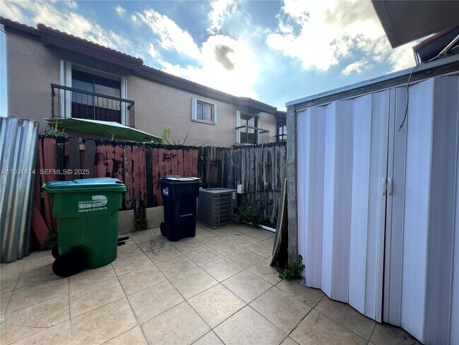 Building Photo - 1909 SW 107th Ave