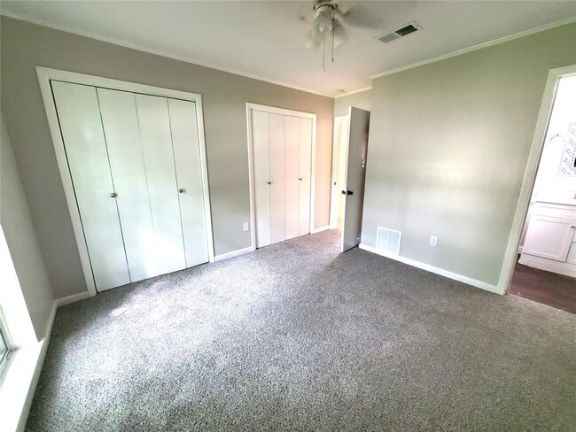 Building Photo - 1007 Reseda Dr