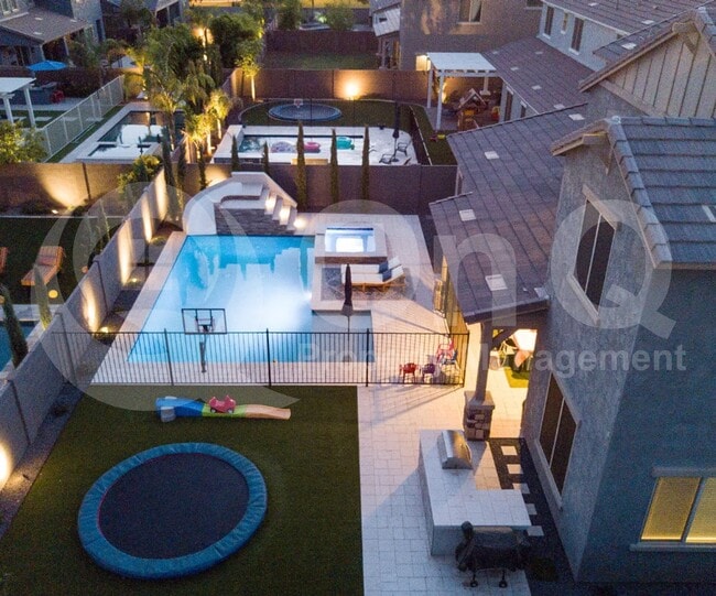 Building Photo - 4247 E Comstock Dr