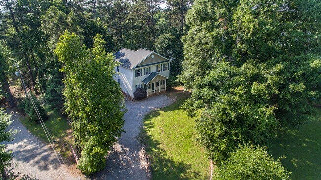 Building Photo - Rare opportunity to rent on LAKE MURRAY!