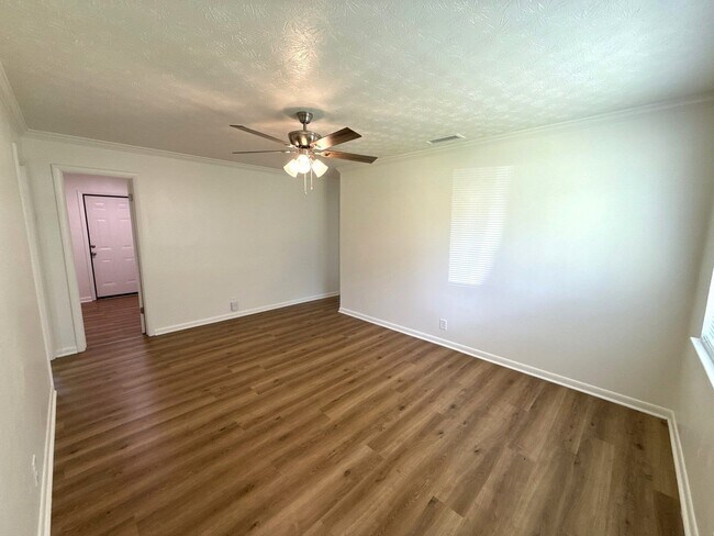 Building Photo - 1035 Kirkland Dr