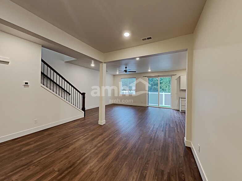 Building Photo - 12401 83rd Ave E