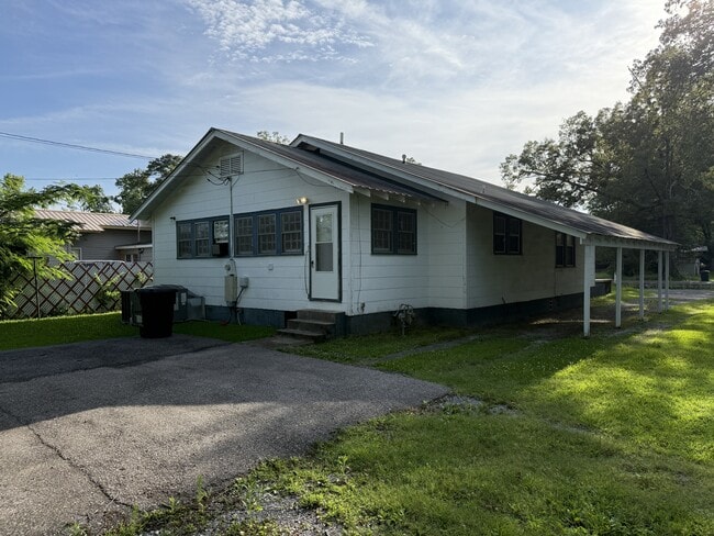 Building Photo - 421 N 34th St