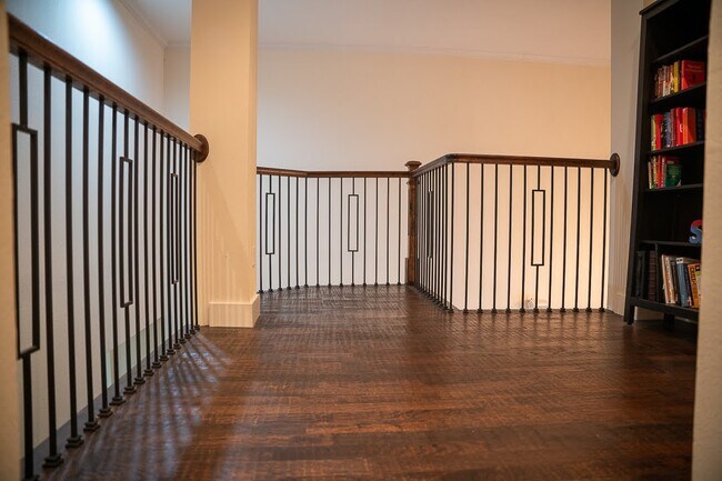 Building Photo - 1204 Lake Pointe Way