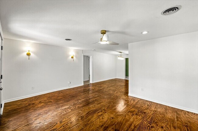 Building Photo - 5522 Avenue O 1/2