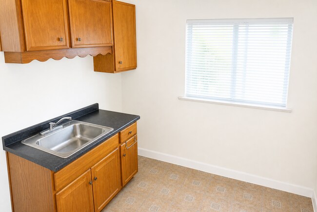 Interior Photo - ATWOOD ST -- 164