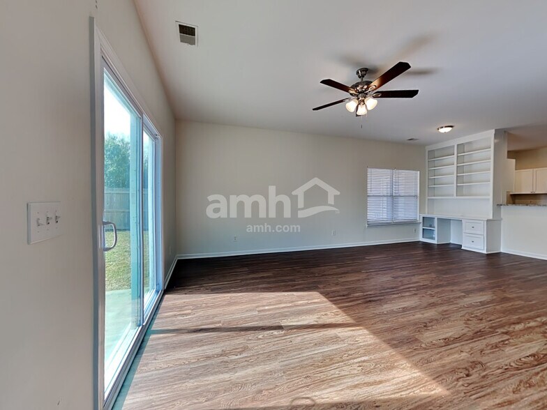 Building Photo - 110 Deerpath Trail